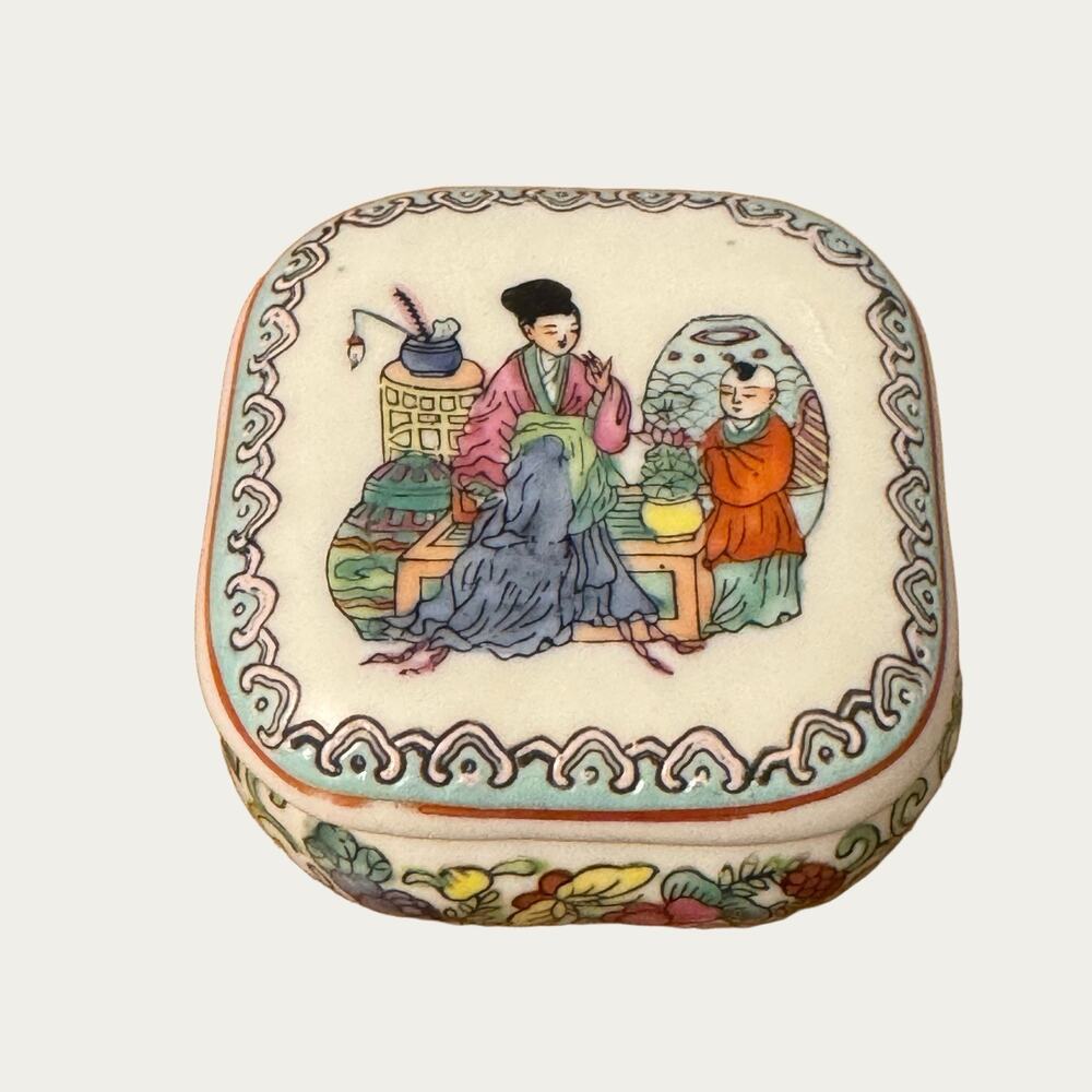 Vintage Chinese Porcelain Famille Rose Trinket Box Decor Shelf Home Decor Asian
